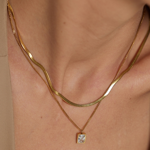 Stylish Layered Necklace - Picture 2 of 9